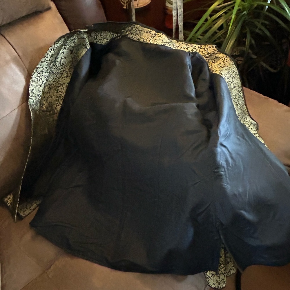 Vintage Oriental Black & Gold Jacket - Picture 10 of 10